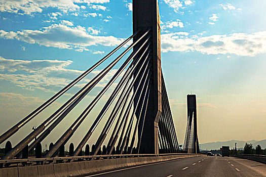 斜拉索公路桥