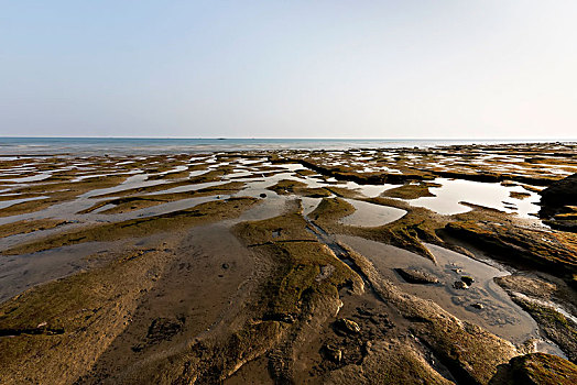 广西涠洲岛五彩滩的岩石滩