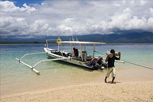 男人,卸载,岛屿,印度尼西亚,亚洲