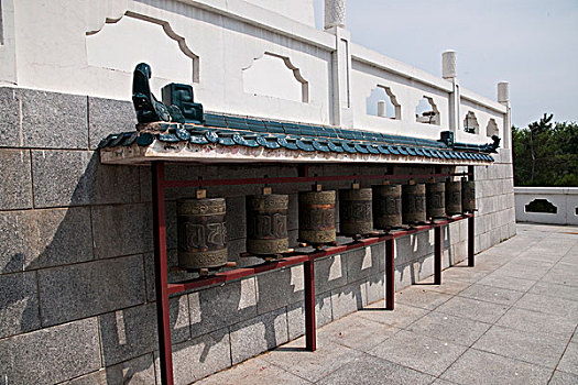 查干湖畔著名藏传佛教古刹之一----妙因寺转经筒