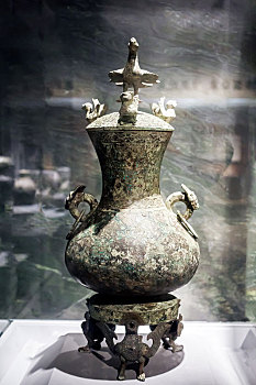 战国晚期青铜错金银立鸟几何纹壶,南京博物院馆藏
