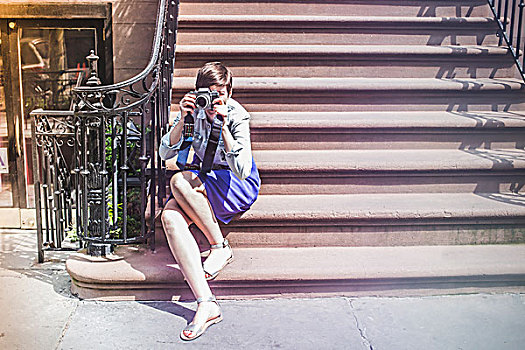 摄影师,坐,台阶,纽约,美国