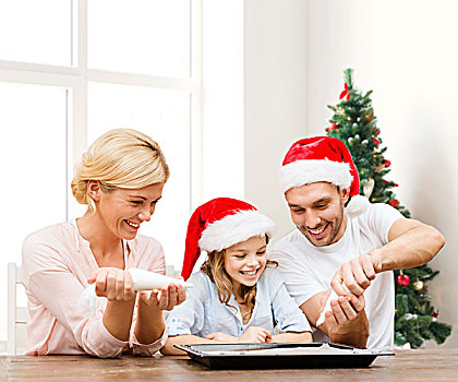 家庭,高兴,人,概念,微笑,圣诞老人,帽子,糖衣浇料,烹调,上方,客厅,圣诞树,背景