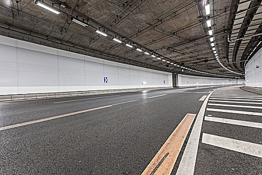 地下通道modernhighwaytunnelunderpass