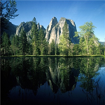 教堂岩,优胜美地国家公园