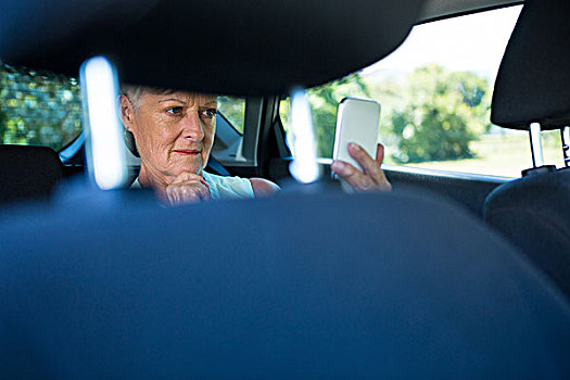 老年,女人,手机,汽车