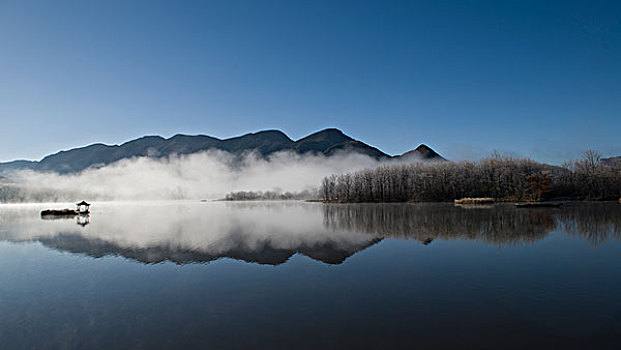 大九湖深秋的晨雾