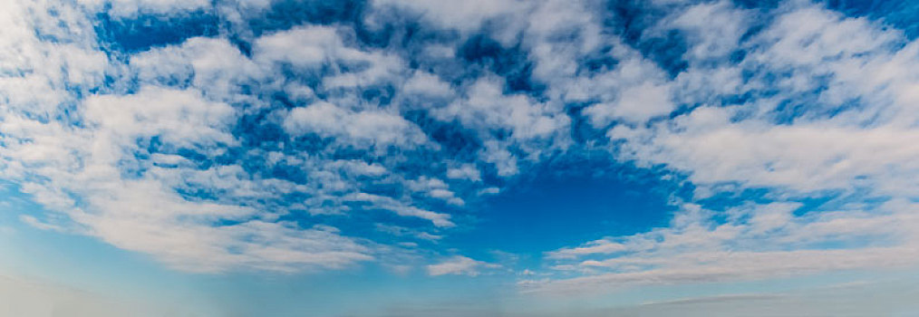 冬季天空蓝天毛卷白云自然景观