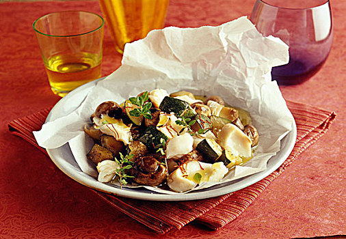 白色,鱼,蘑菇,西葫芦,油包纸