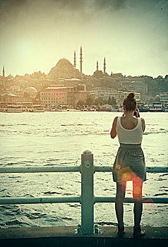 后视图,女性,游客,摄影,博斯普鲁斯海峡,圣索菲亚教堂,教堂,伊斯坦布尔,土耳其