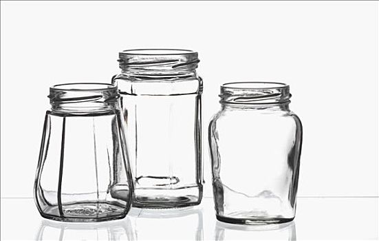 三个,空,罐头瓶,玻璃盘