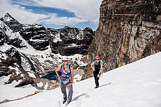 女性,远足,雪,山,斜坡,公园,不列颠哥伦比亚省,加拿大