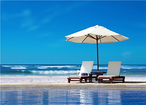 两个,椅子,白色,伞,靠近,海滩