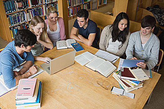 学生,坐,桌子,图书馆,学习,笔记本电脑