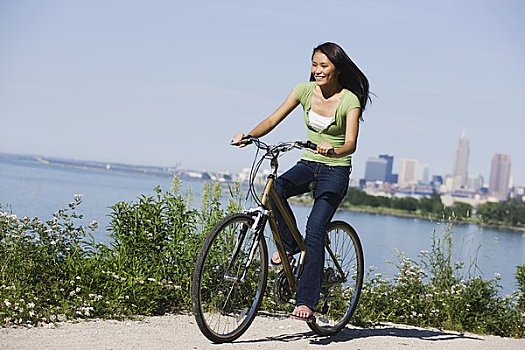 女人,骑自行车,小路,水