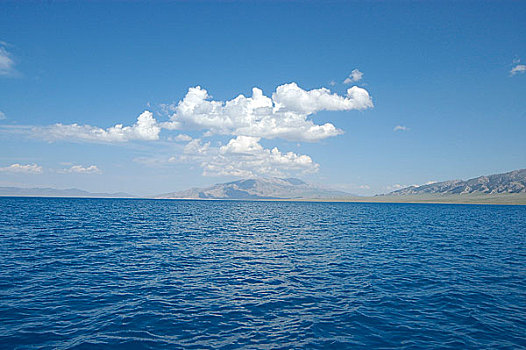 新疆伊犁赛里木湖风光