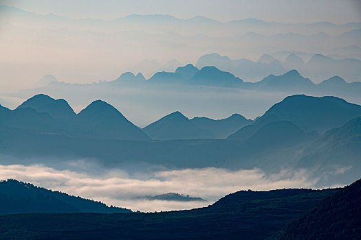 水墨高山