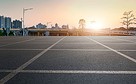 城市广场道路和广州建筑夜景