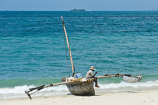 渔民,坐,传统,独木舟,桑给巴尔岛,坦桑尼亚,非洲