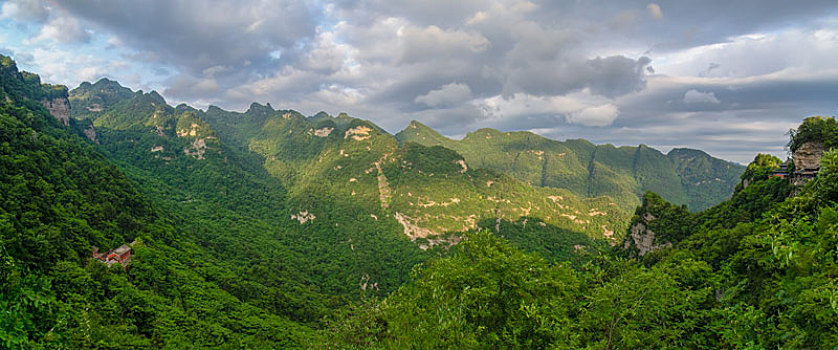 湖北武當山夏日迷人風光