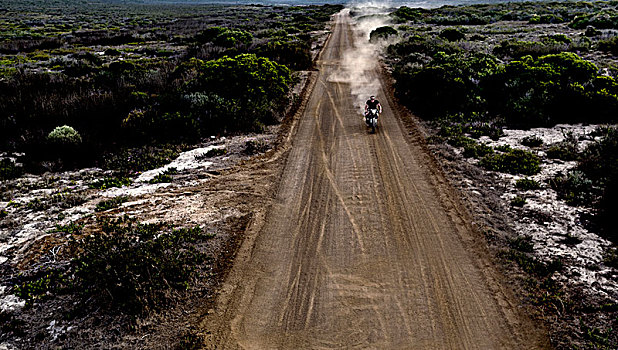 风景,男人,骑,咖啡,竞速,摩托车,尘土,土路