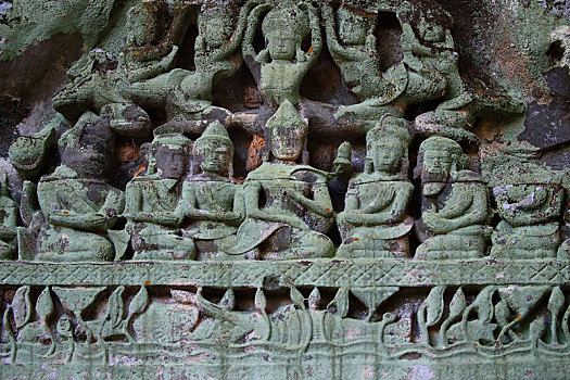柬埔寨吴哥古城崩密列人物雕刻