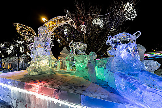 中国长春世界雕塑公园冰雪乐园夜景