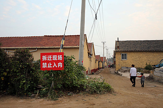 大泉沟村拆迁热火朝天,破烂王,走街串巷捡便宜