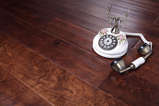 桦木咖啡色实木地板