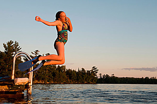 女孩,跳跃,湖,木头,安大略省,加拿大