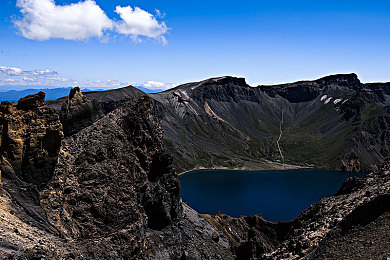 火山喷口图片