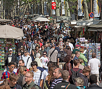 游客,人群,兰不拉,步行街,市场货摊,巴塞罗那,加泰罗尼亚,西班牙,欧洲