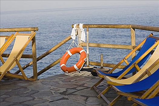折叠躺椅,救生圈,码头,卡普里岛,坎帕尼亚区,意大利