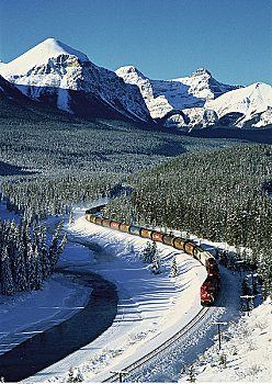 货运列车,冬天,班芙国家公园,艾伯塔省,加拿大