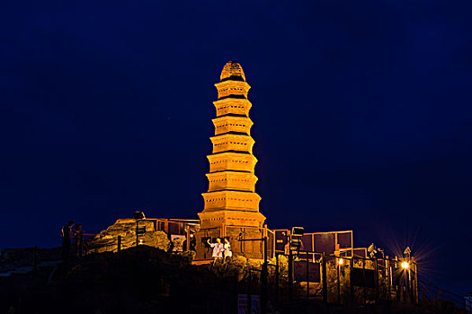 红山宝塔夜景