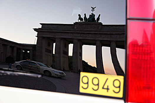 德国,柏林,菩提树,勃兰登堡门,反射,汽车玻璃