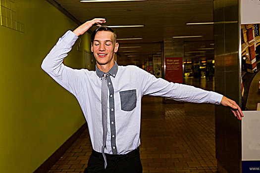 年轻,男人,头像,跳舞,地铁站