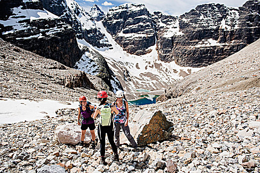女人,远足,晴朗,崎岖,山景,公园,不列颠哥伦比亚省,加拿大