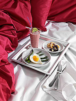 浪漫,床上早餐,心形,薄烤饼,煎鸡蛋,芦笋嫩茎