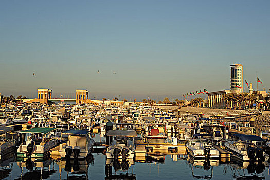 kuwait,city,luxury,yacht,boats,in,pleasure,port