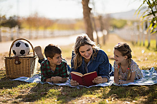 母亲,儿童,读,小说,公园,晴朗