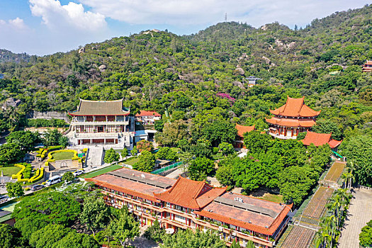 航拍福建厦门五老峰下南普陀寺