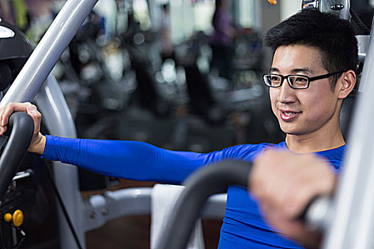 年轻,亚洲人,男人,锻炼,现代,健身房