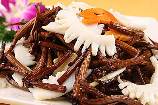 茶树菇炒目鱼花