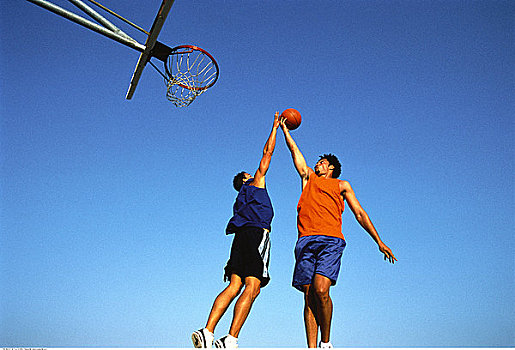 两个男人,跳跃,空中,玩,篮球,户外