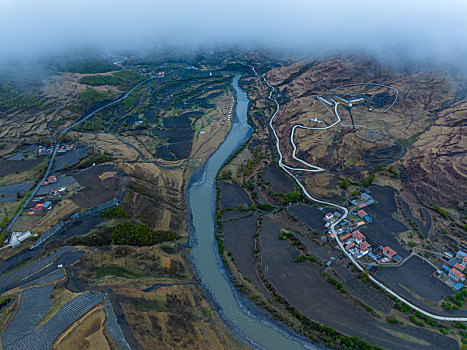 航拍四川甘孜甲根坝乡