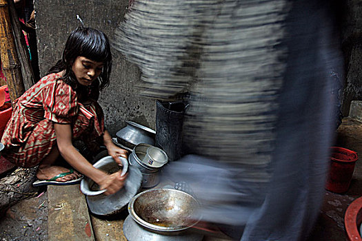 孩子,洗,厨房,器物,手,泵,贫民窟,靠近,河,老,达卡,孟加拉,二月,2007年,许多,10个人,生活方式,脚,房间,分享,卫生间