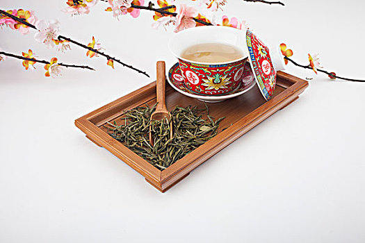 重点产物产销两旺！往年上半年我国装备制作业不断较好增势