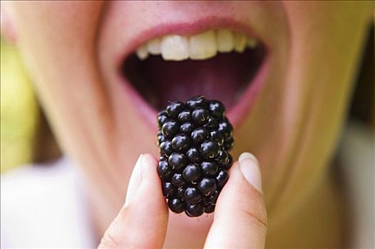 吃,黑莓