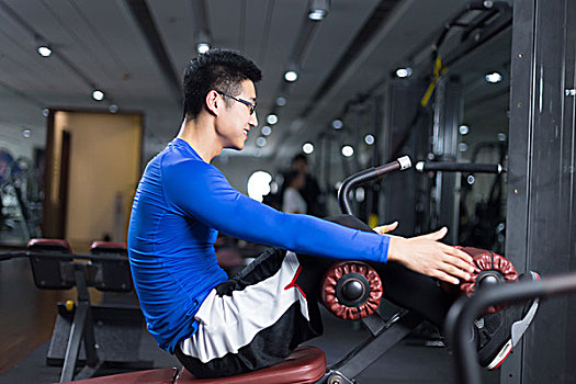 年轻,亚洲人,男人,锻炼,现代,健身房